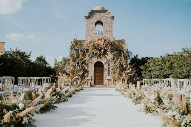 wedding ceremony arch